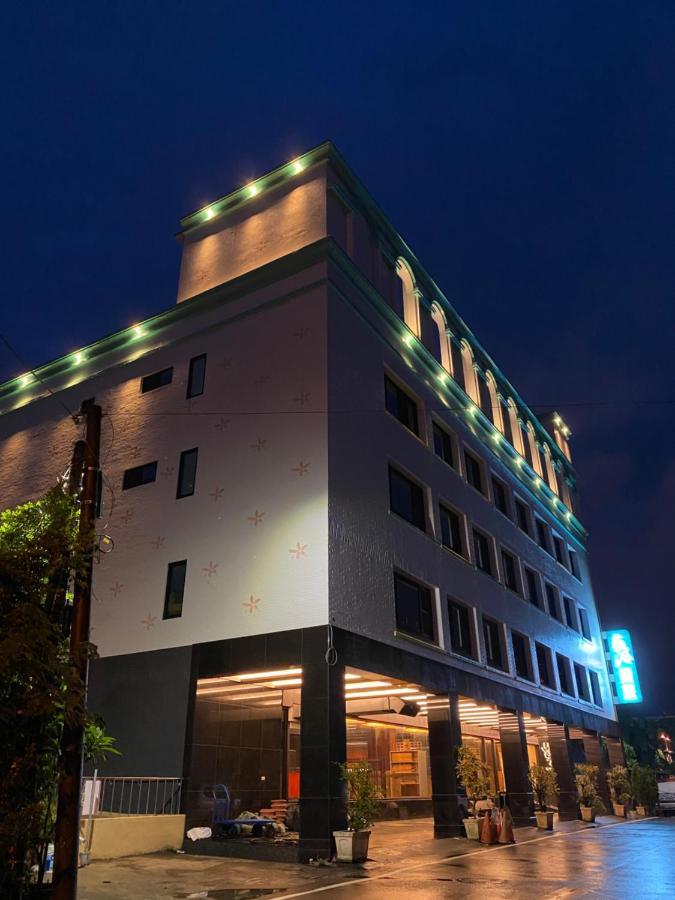 Weifeng Boutique Business Hotel - Zhanqian Branch Pingtung 외부 사진