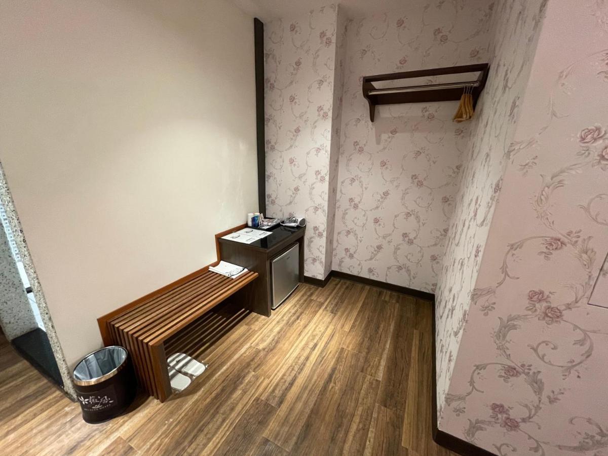 Weifeng Boutique Business Hotel - Zhanqian Branch Pingtung 외부 사진