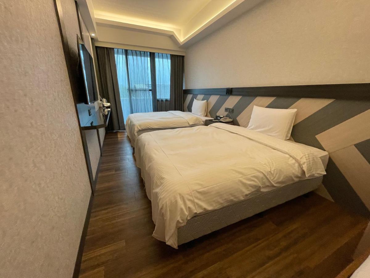 Weifeng Boutique Business Hotel - Zhanqian Branch Pingtung 외부 사진
