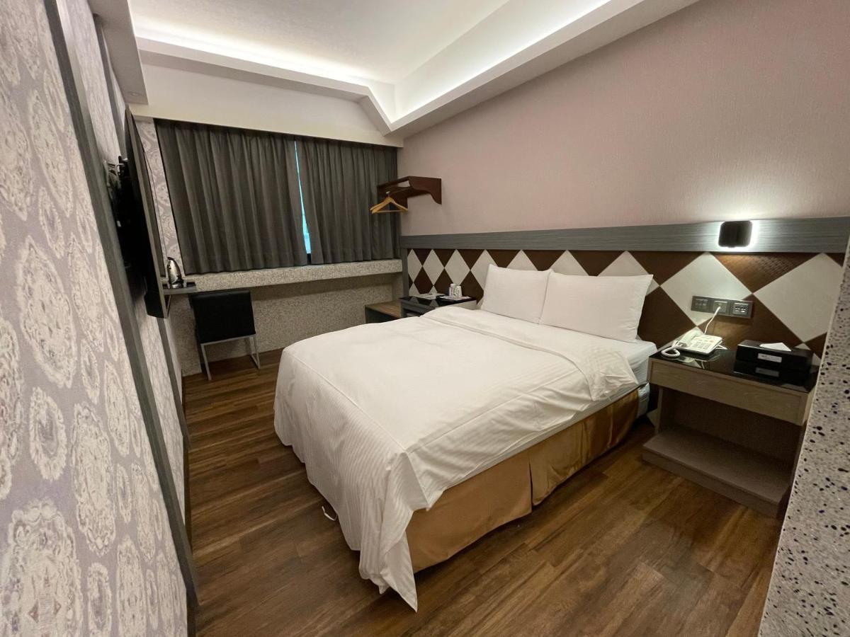 Weifeng Boutique Business Hotel - Zhanqian Branch Pingtung 외부 사진