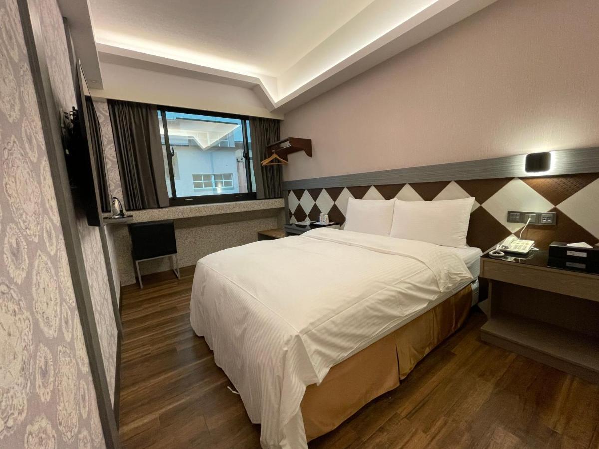 Weifeng Boutique Business Hotel - Zhanqian Branch Pingtung 외부 사진