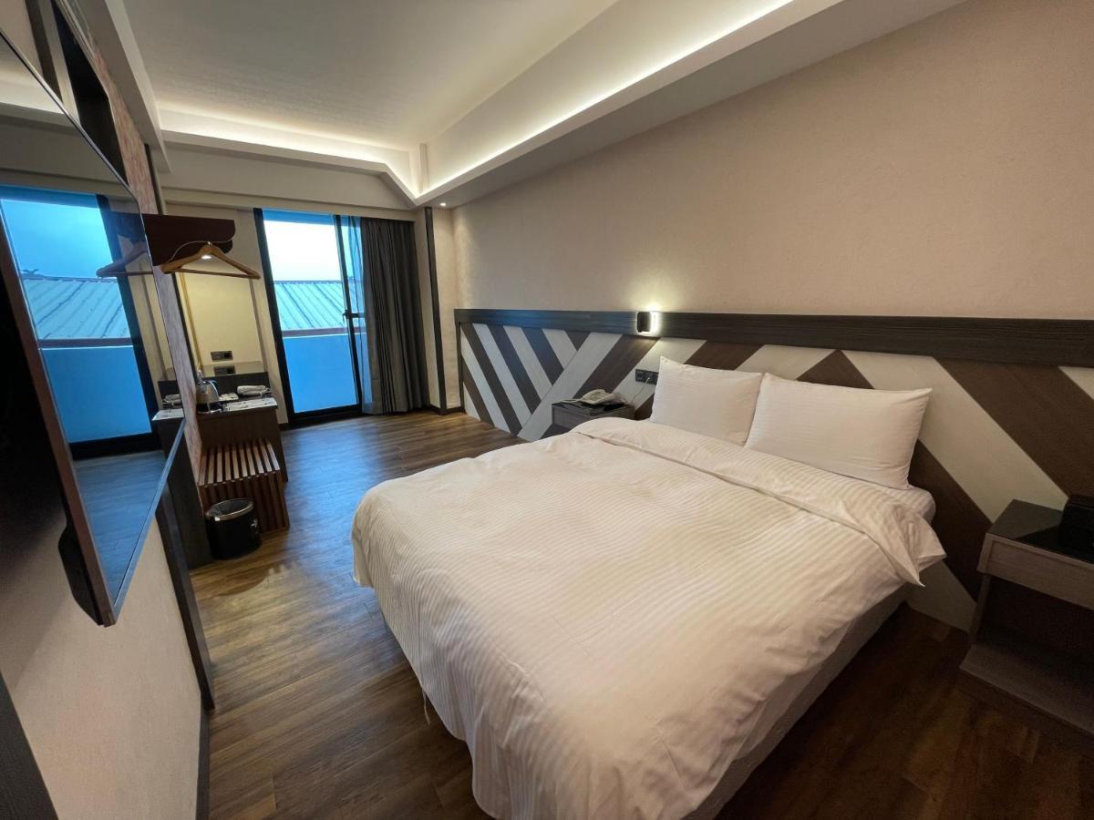 Weifeng Boutique Business Hotel - Zhanqian Branch Pingtung 외부 사진