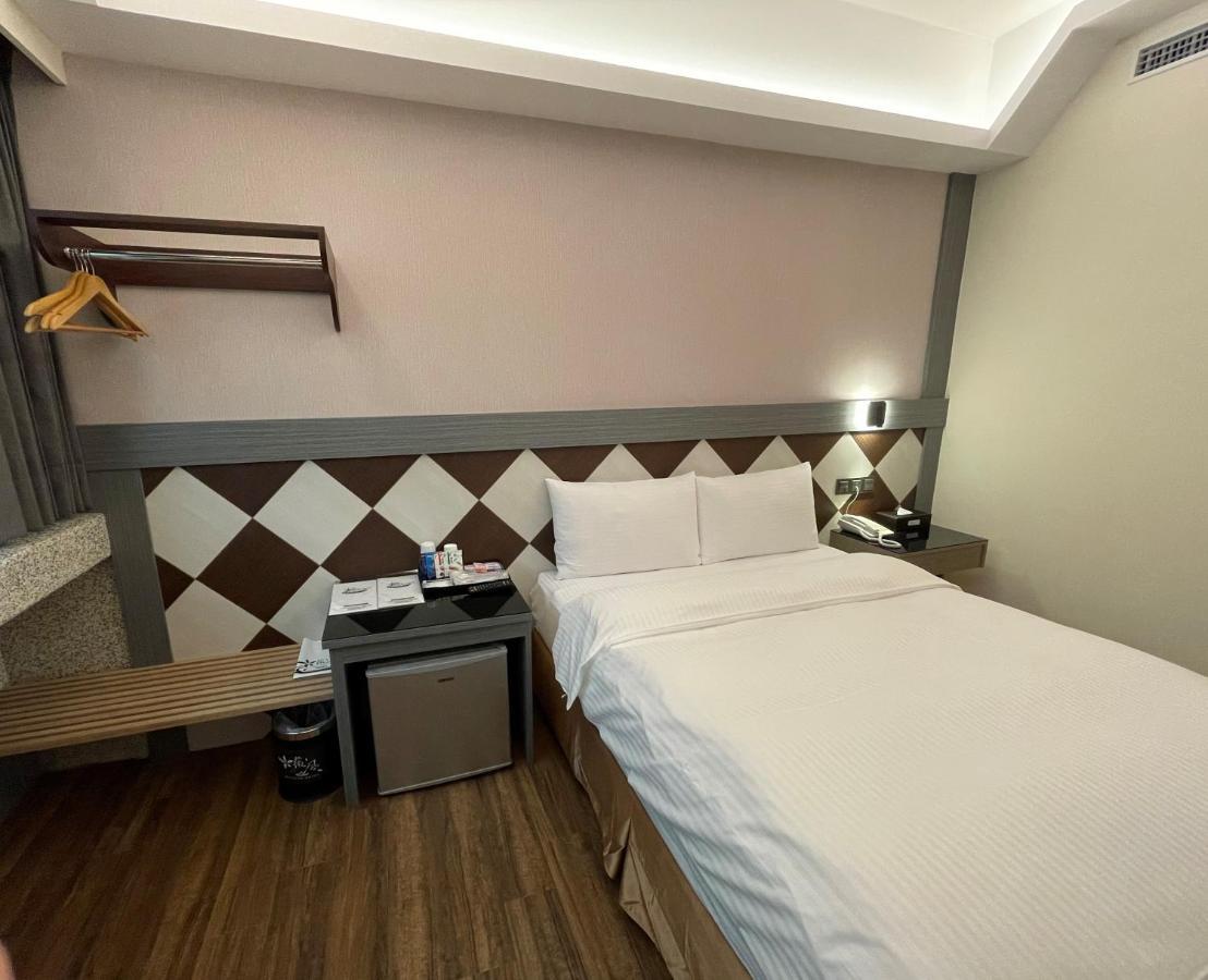 Weifeng Boutique Business Hotel - Zhanqian Branch Pingtung 외부 사진
