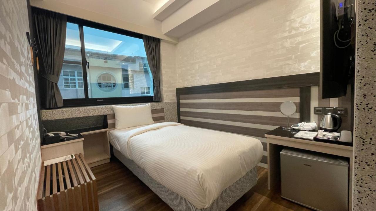 Weifeng Boutique Business Hotel - Zhanqian Branch Pingtung 외부 사진